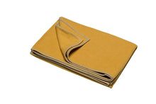 Lade das Bild in den Galerie-Viewer, Baumwolldecke Uni in "Senf" von David Fussenegger