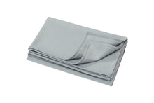 Lade das Bild in den Galerie-Viewer, Baumwolldecke Uni in "Glasgrün" von David Fussenegger