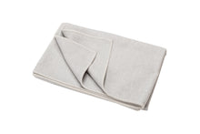 Lade das Bild in den Galerie-Viewer, Baumwolldecke Uni in "Filz" von David Fussenegger