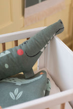 Lade das Bild in den Galerie-Viewer, Bettschlange "Krokodil" von David Fussenegger