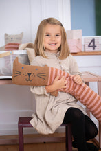 Lade das Bild in den Galerie-Viewer, Bettschlange "Katze" von David Fussenegger