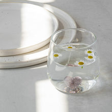 Lade das Bild in den Galerie-Viewer, Trinkglas "Herzfigur" in Rosa von Eulenschnitt