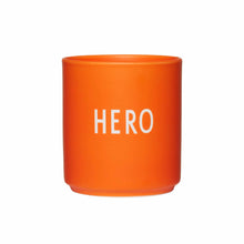 Lade das Bild in den Galerie-Viewer, Design Letters Becher HERO Orange