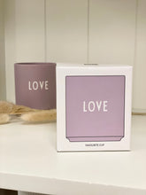 Lade das Bild in den Galerie-Viewer, Design Letters Becher LOVE - verschiedene Farben