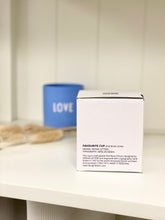 Lade das Bild in den Galerie-Viewer, Design Letters Becher LOVE - verschiedene Farben