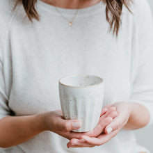 Lade das Bild in den Galerie-Viewer, Handgefertigter Becher Colina von Eulenschnitt