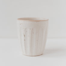 Lade das Bild in den Galerie-Viewer, Handgefertigter Becher Colina von Eulenschnitt