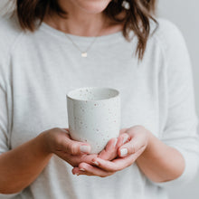 Lade das Bild in den Galerie-Viewer, Handgefertigter Becher Calma von Eulenschnitt