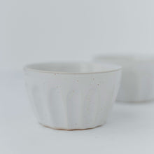 Lade das Bild in den Galerie-Viewer, Handgefertigte Schüssel Colina von Eulenschnitt