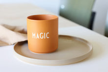 Lade das Bild in den Galerie-Viewer, Design Letters Becher MAGIC
