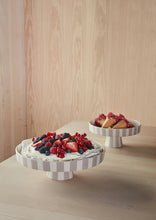 Lade das Bild in den Galerie-Viewer, Toppu Tray - Servierplatte in Clay von OYOY Living Design
