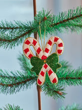 Lade das Bild in den Galerie-Viewer, Weihnachtsanhänger Zuckerstange von Rice
