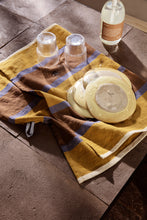 Lade das Bild in den Galerie-Viewer, 4er Set Ripple Glasses Clear von ferm Living
