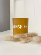 Lade das Bild in den Galerie-Viewer, Design Letters Becher SUNSHINE Senf
