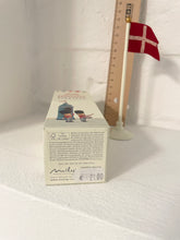Lade das Bild in den Galerie-Viewer, Maileg Dänische Tisch*Flagge Klein
