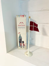 Lade das Bild in den Galerie-Viewer, Maileg Dänische Tisch*Flagge Groß
