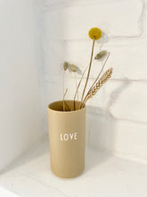 Lade das Bild in den Galerie-Viewer, Vase &quot;LOVE&quot; von Design Letters
